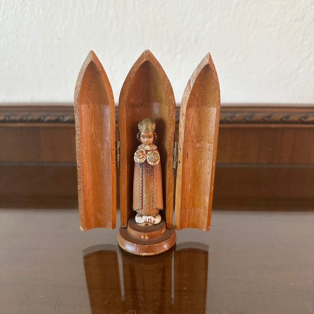 Vintage Infant Jesus of Prague Wooden Triptych Folding Pocket Shrine Statue 4"